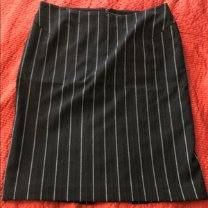 Pinstripe EXP skirt w/lace details